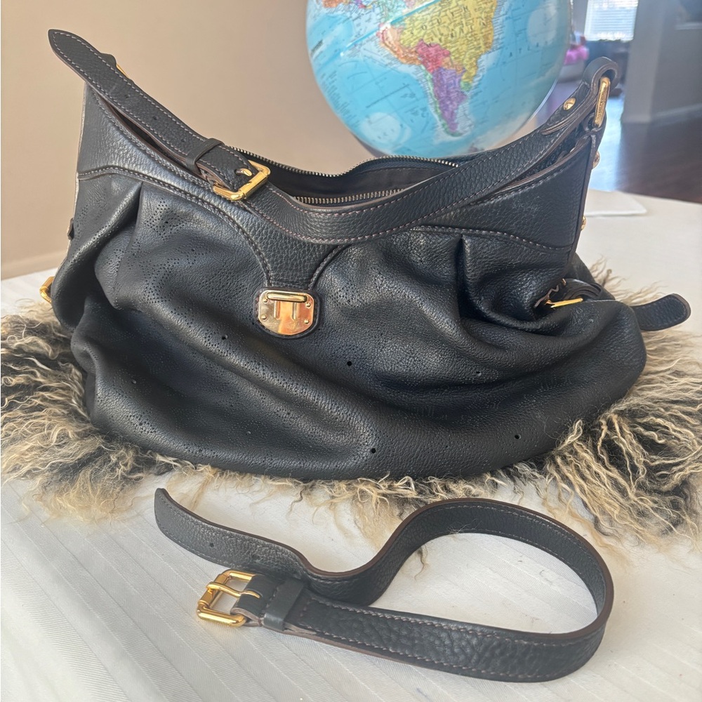Louis Vuitton Mahina xs cross & shoulder bag